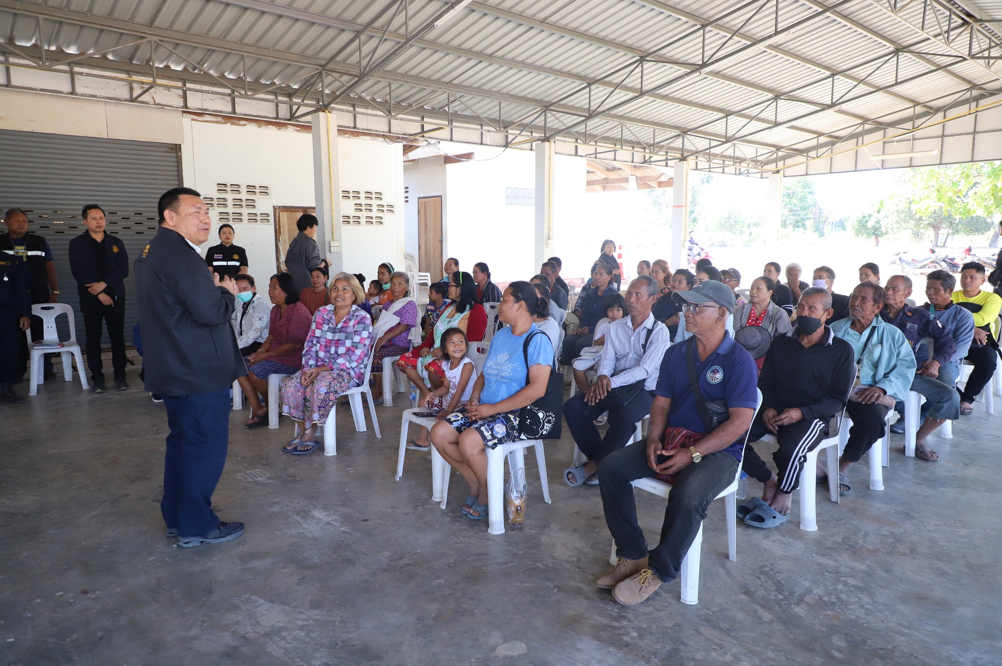 title - เลขาฯ ส.ป.ก. รุดให้กำลังใจพี่น้องเกษตรกรในเขตปฏิรูปที่ดินพื้นที่ชายแดนอุบลฯ ใกล้จุดสู้รบเพียง 7 กม.